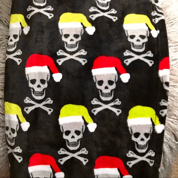 Betsey Johnson Black Skull Christmas Santa Throw - Picture 5 of 8